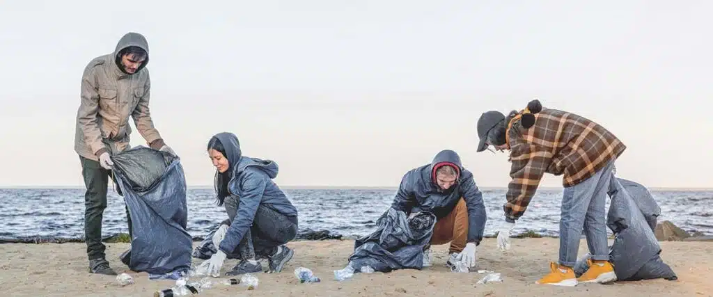 Een gezellige Beach Clean up op het strand