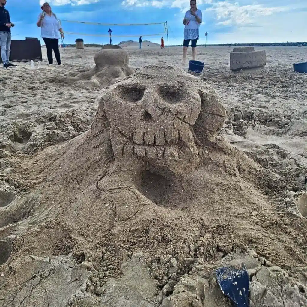 zandsculpturen doodskop