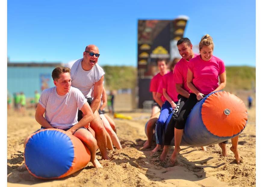 Tijdens het Corporate carnival op het strand hoeft het niet altijd actief te zijn – juist de rustgevende activiteiten zorgen voor balans.