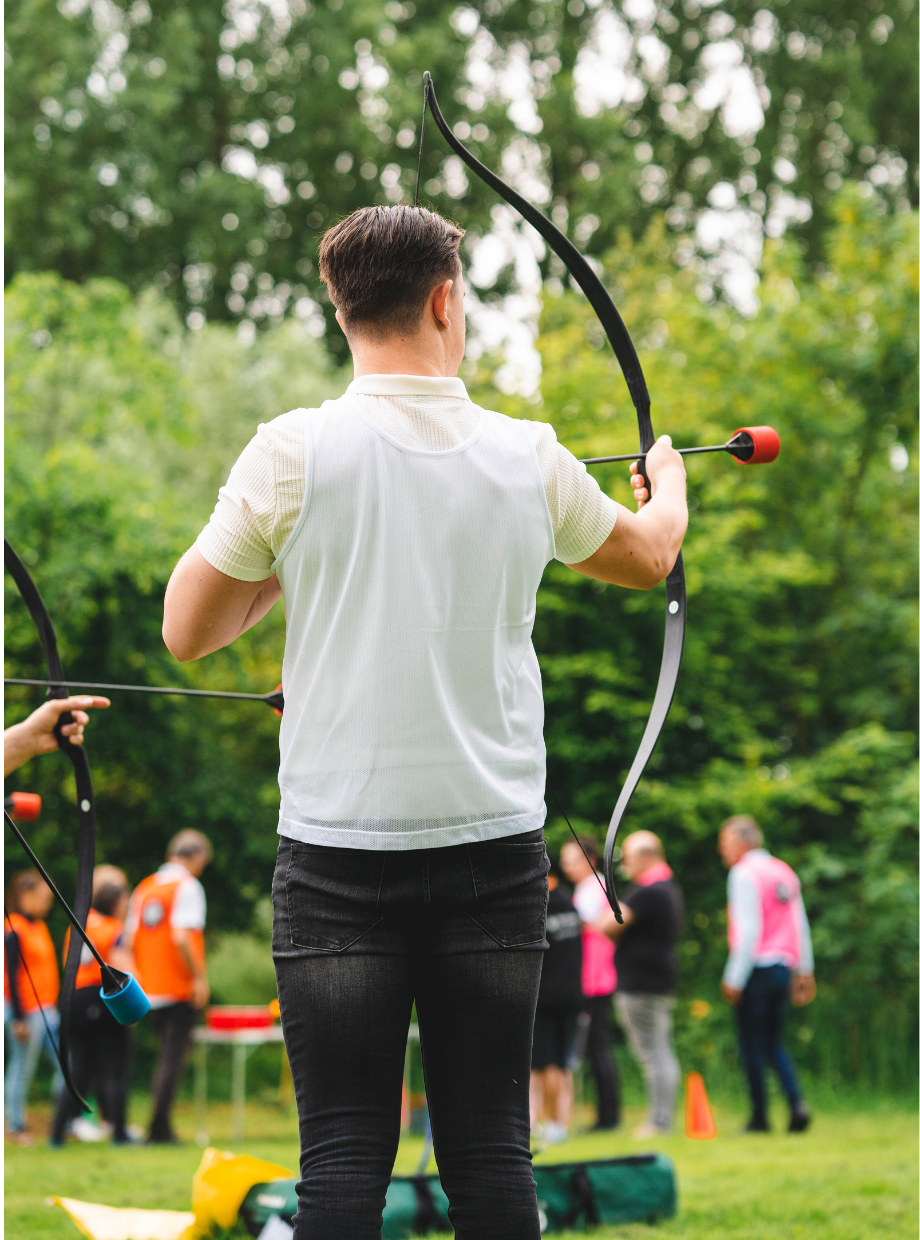 Van zeskamp tot schilderworkshop: tijdens een bedrijfsfestival in het park of op een grasveld worden creativiteit en teambuilding moeiteloos gecombineerd.