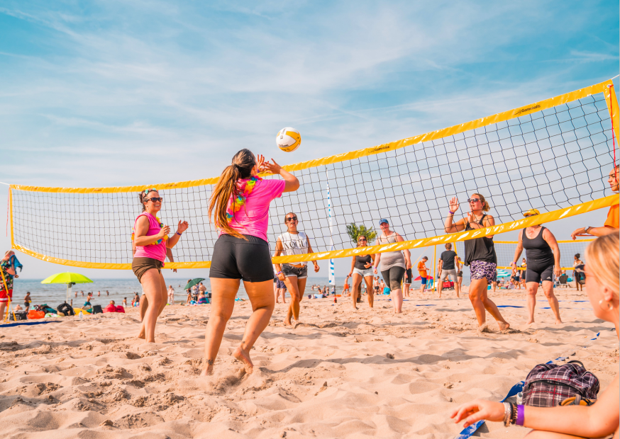 Beleef het ultieme Corporate carnival op het strand met actievolle teamspellen zoals beachvolleybal en archery tag.