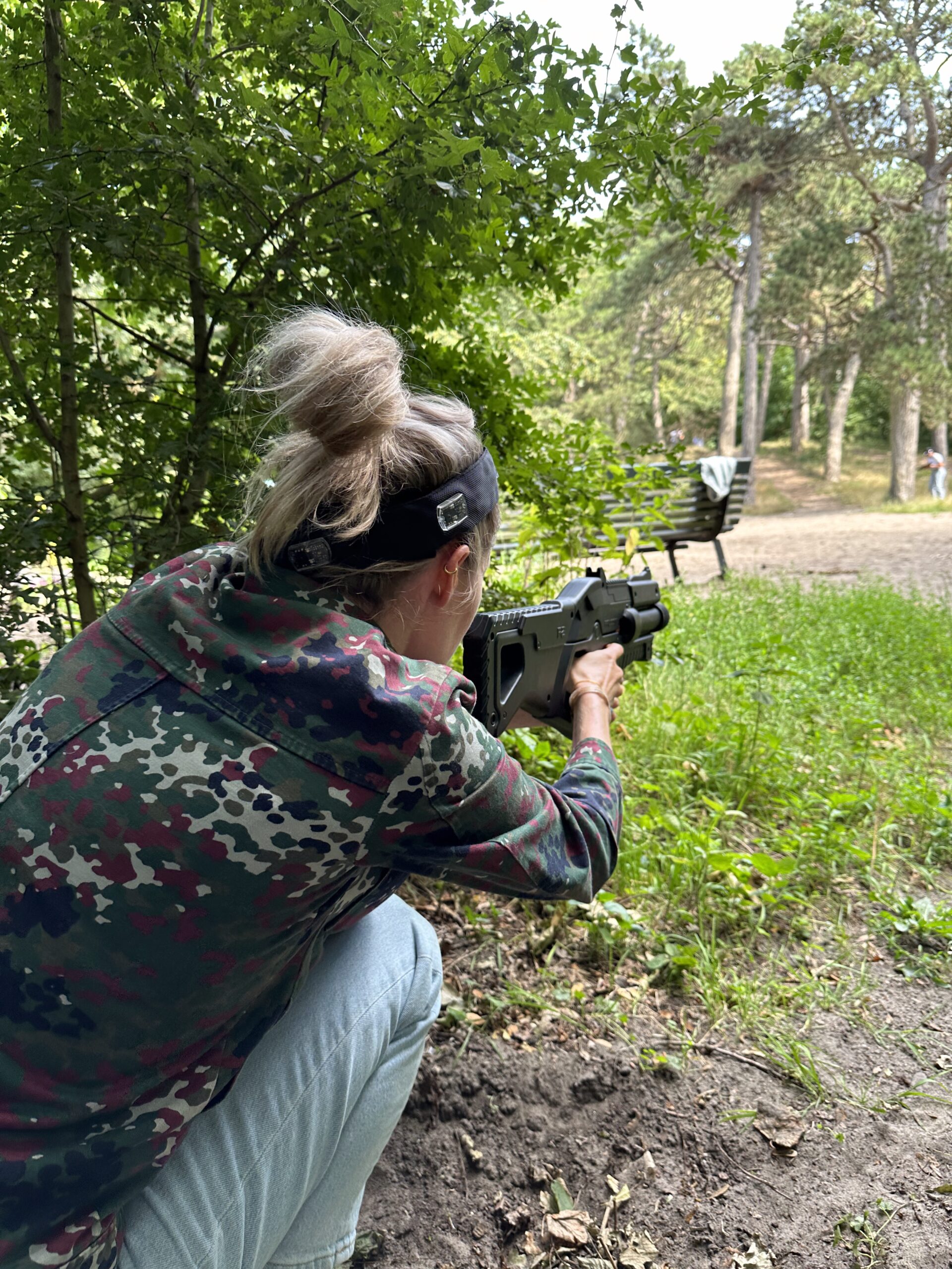 Collega’s in actie tijdens lasergamen – een favoriet uit de top 10 bedrijfsuitjes